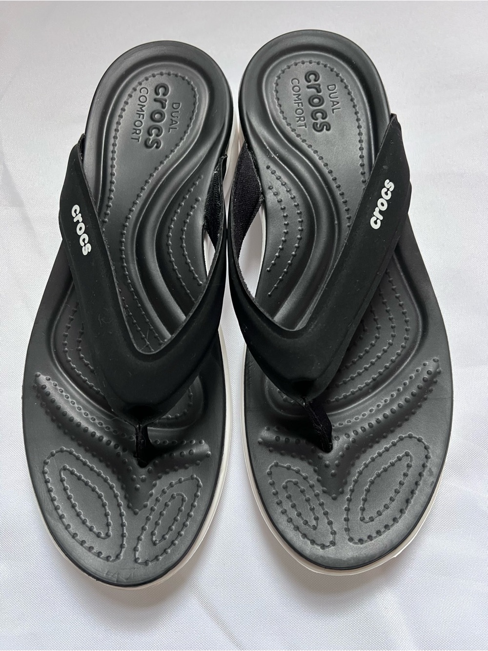 Crocs Black Dual Comfort Flip Flop Sandals – Like New - Picture 7 of 9